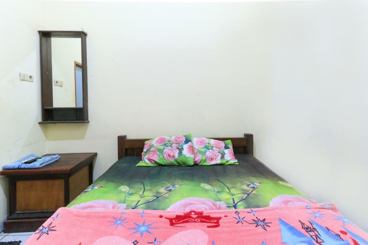 Hotel Erysa Juanda Sedati Екстериор снимка